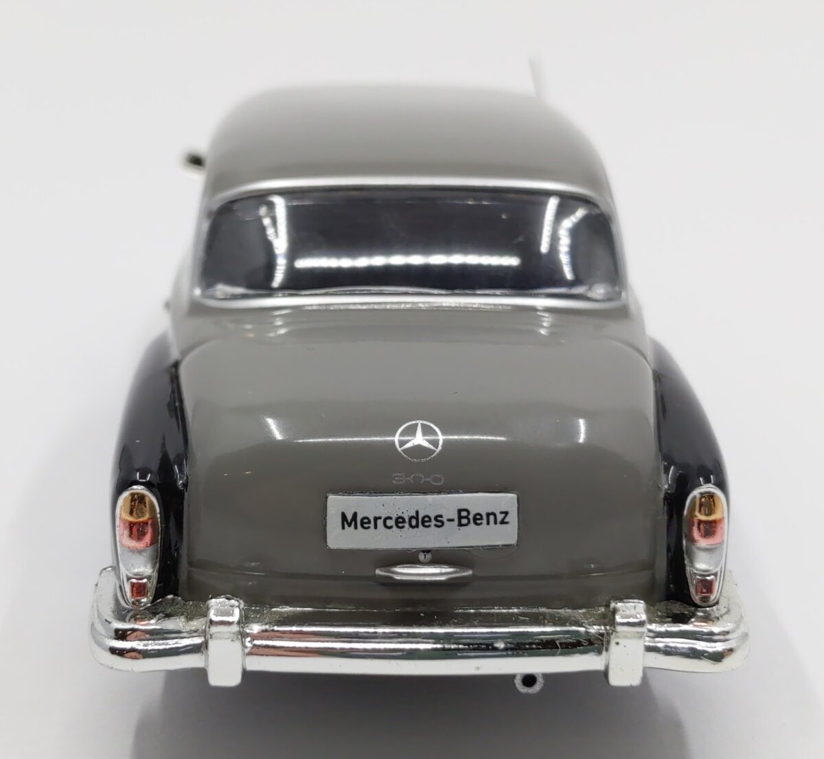 Whitebox 1:43 Diecast 1957 Mercedes 300D EX