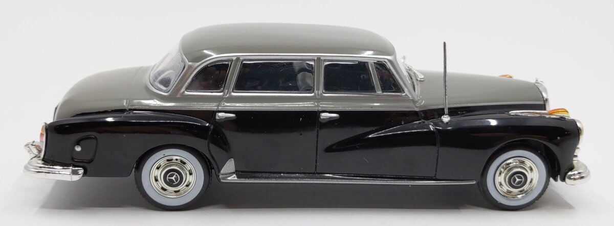 Whitebox 1:43 Diecast 1957 Mercedes 300D EX