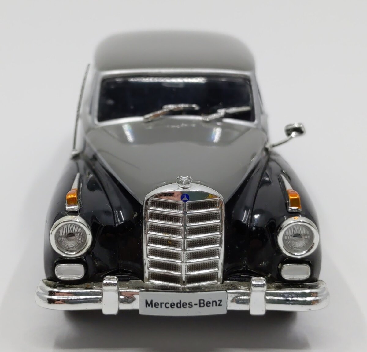Whitebox 1:43 Diecast 1957 Mercedes 300D EX