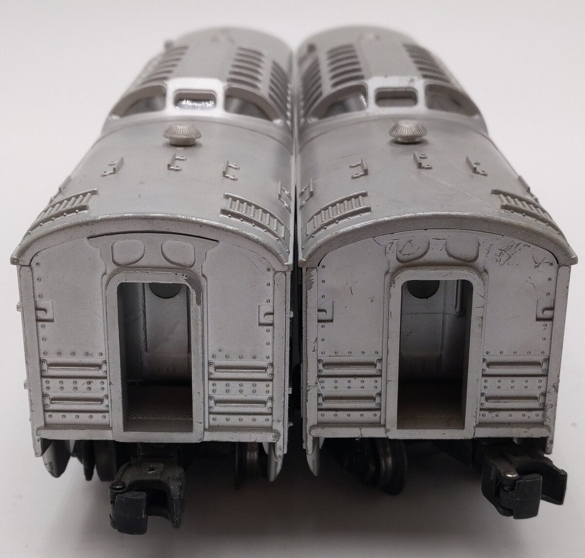 Lionel 2432 Vintage O Lionel Lines Clifton Illuminated Dome Cars [2]