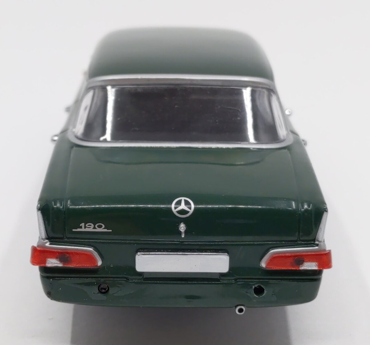 Minichamps 1:43 Diecast Mercedes-Benz 190/200 VG