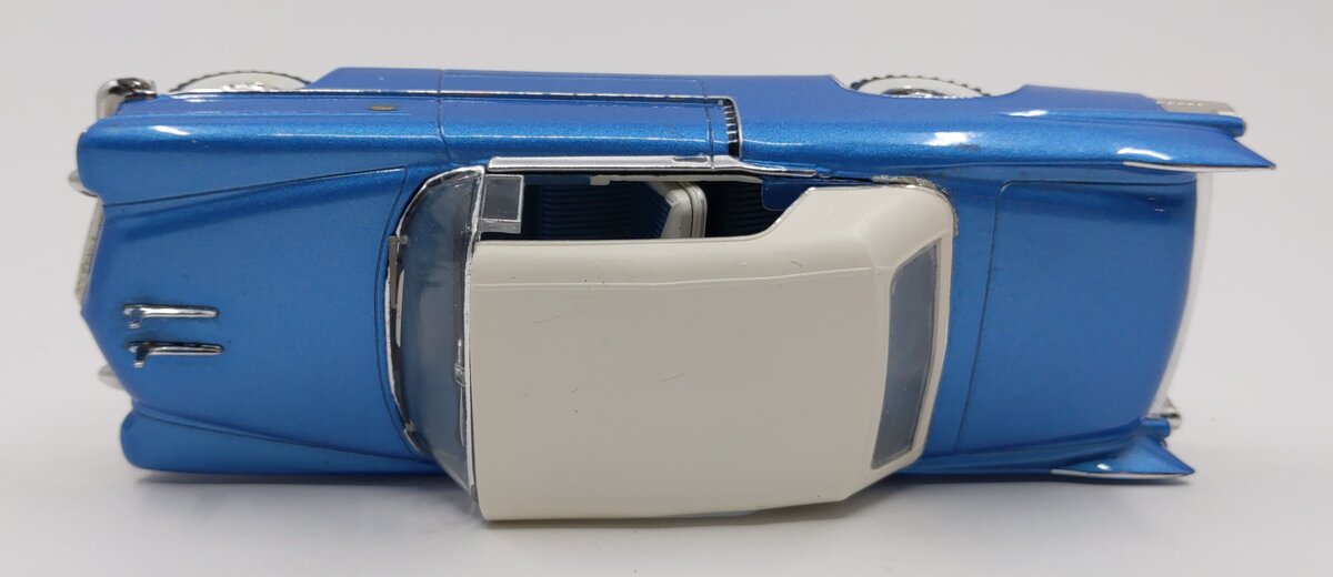 Premium X 1:43 Diecast 1956 Cadillac Eldorado Biarritz VG