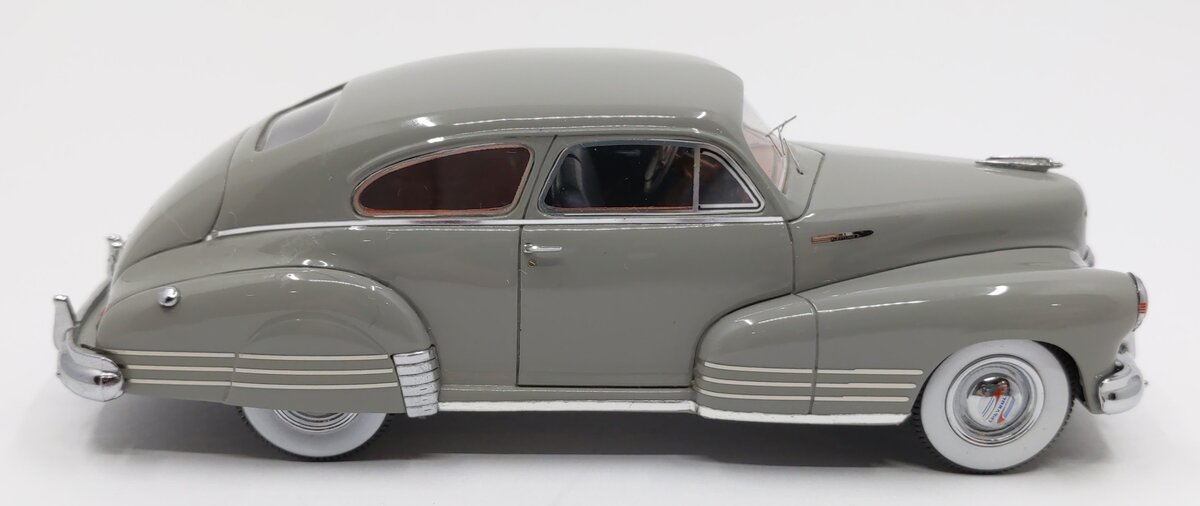 Neo Scale Models 1:43 1948 Chevrolet Fleetline Aerosedan EX
