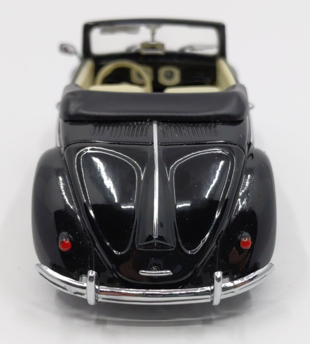 Minichamps 1:43 Diecast Volkswagen Beetle 1200 Convertible EX