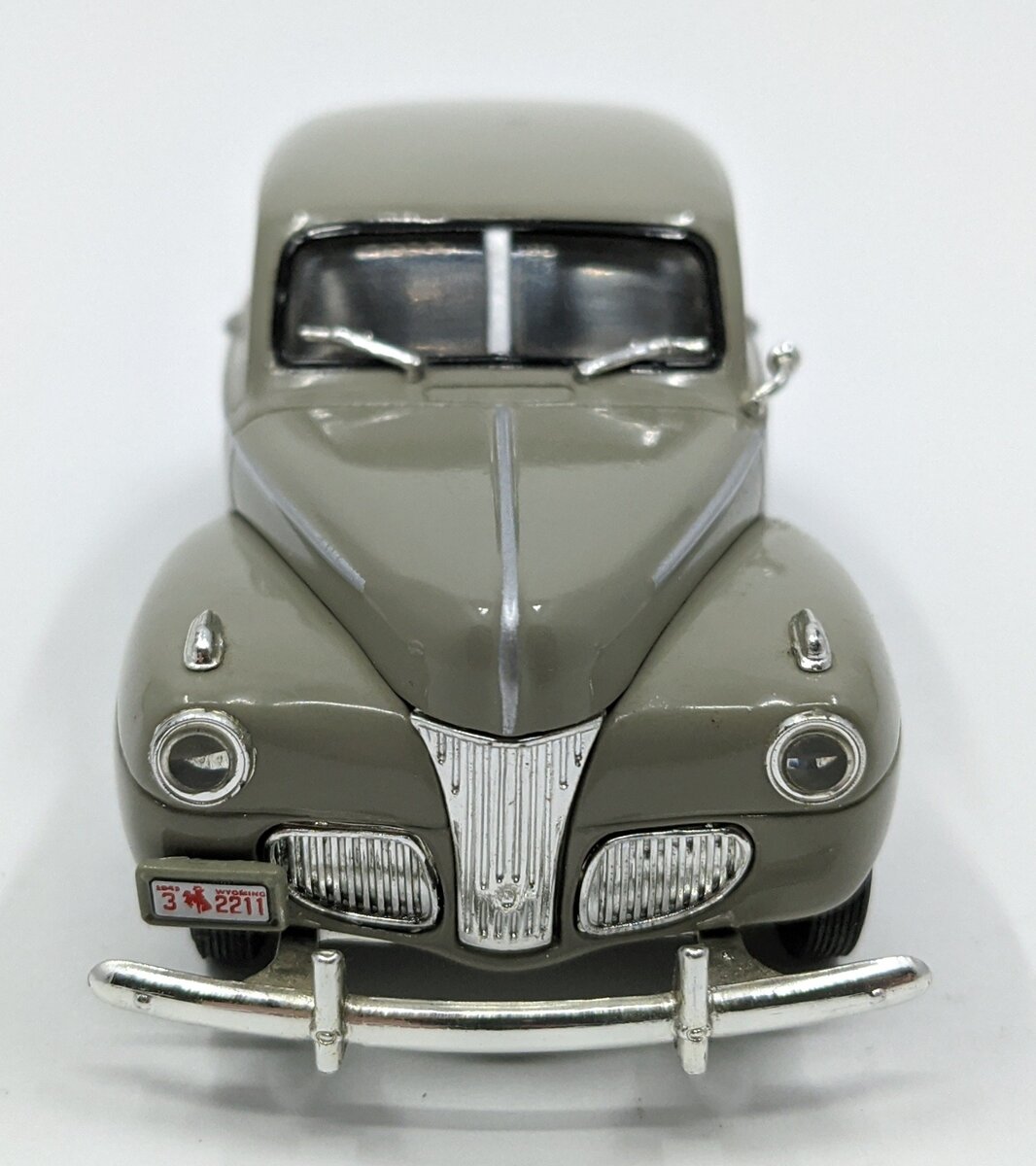 1:43 Diecast 1941 Ford Sedan (Harbor Gray) LN
