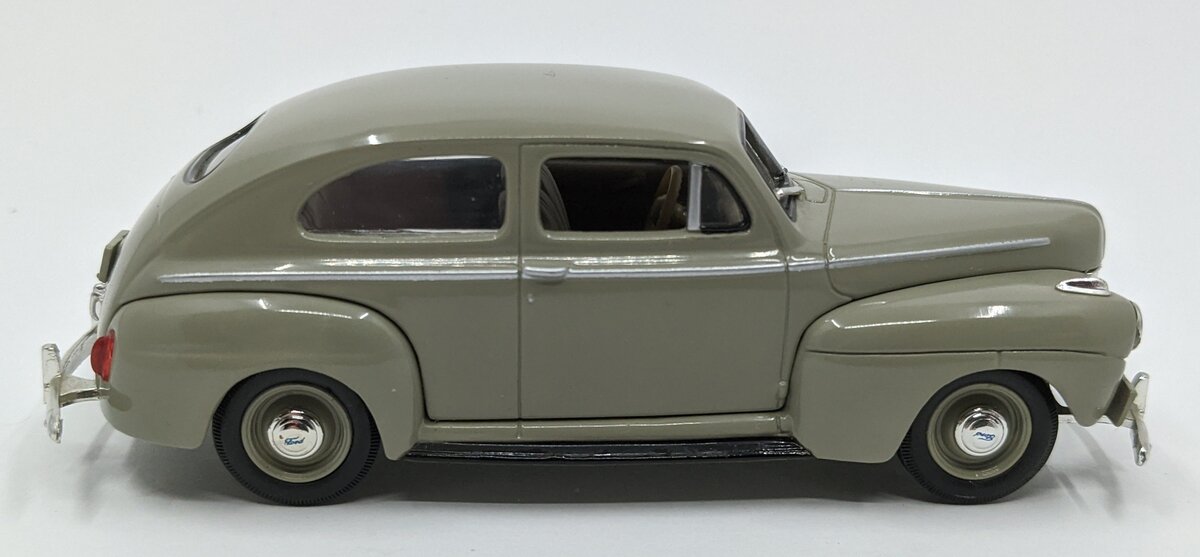 1:43 Diecast 1941 Ford Sedan (Harbor Gray) LN