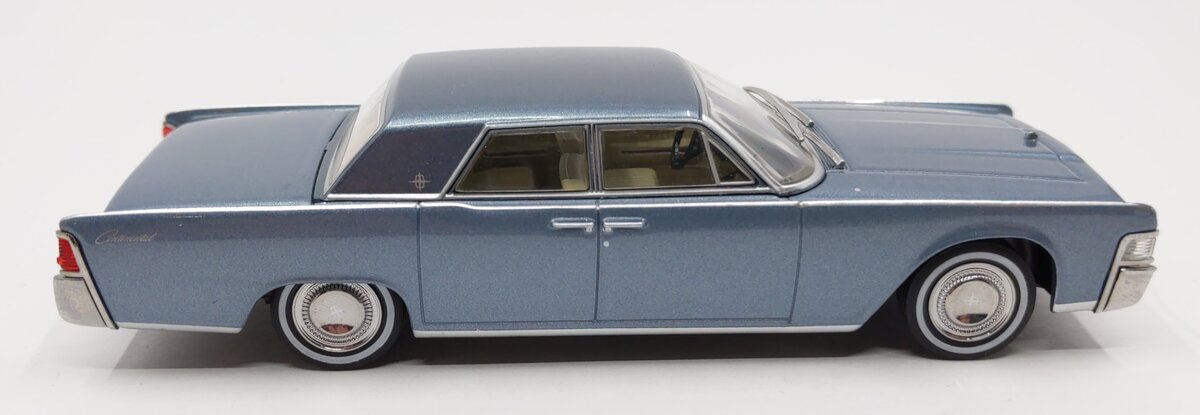 Greenlight Collectibles 1:43 Diecast 1965 Lincoln Continental EX
