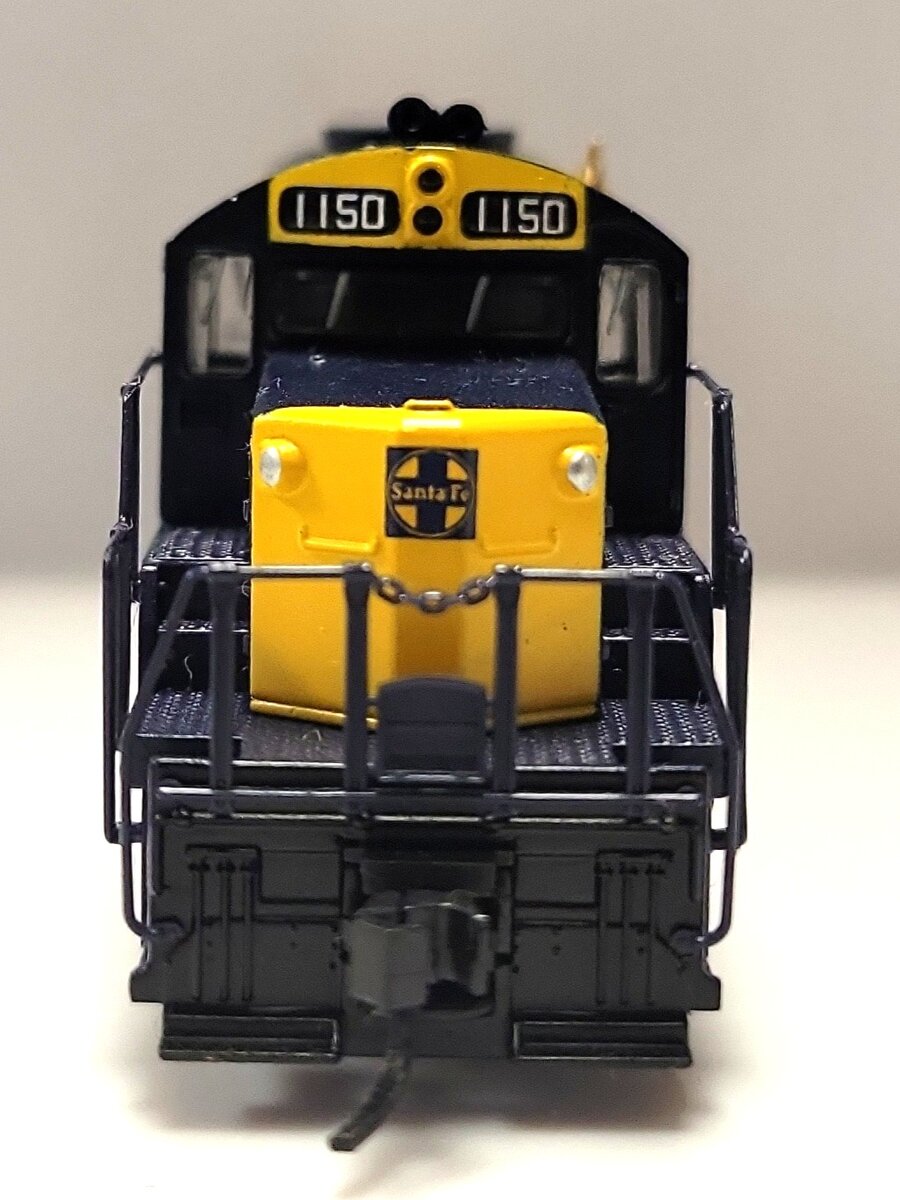 Walthers 920-80041 N Scale ATSF GP20 Diesel Locomotive #1150 LN/Box