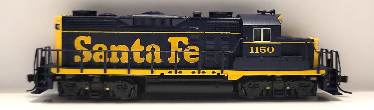 Walthers 920-80041 N Scale ATSF GP20 Diesel Locomotive #1150 LN/Box