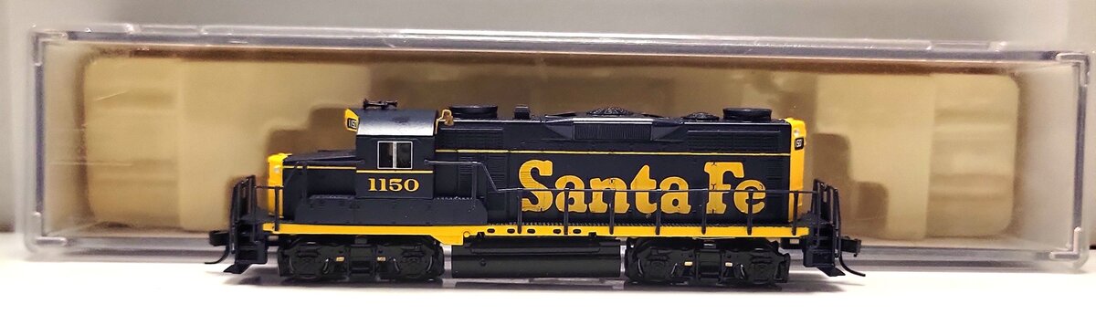 Walthers 920-80041 N Scale ATSF GP20 Diesel Locomotive #1150 LN/Box