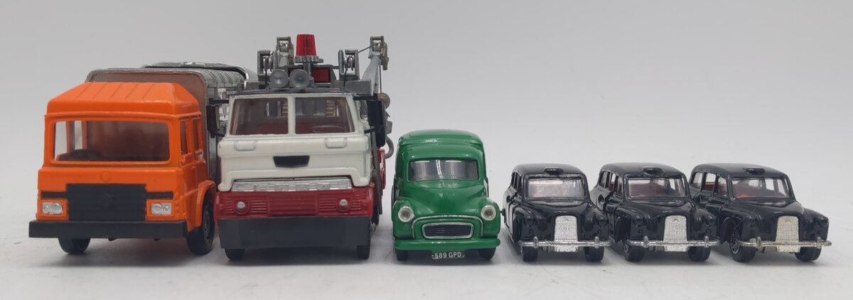 Corgi 1:43 & 1:64 Scale Die-Cast Vehicles [6] EX