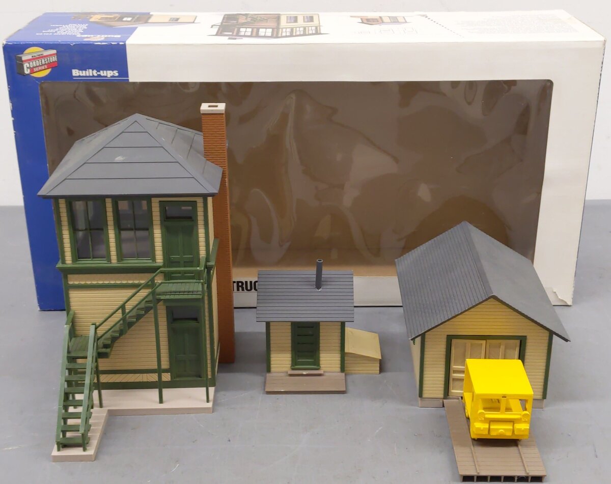 Walthers 933-2703 Trackside Structures Set VG/Box