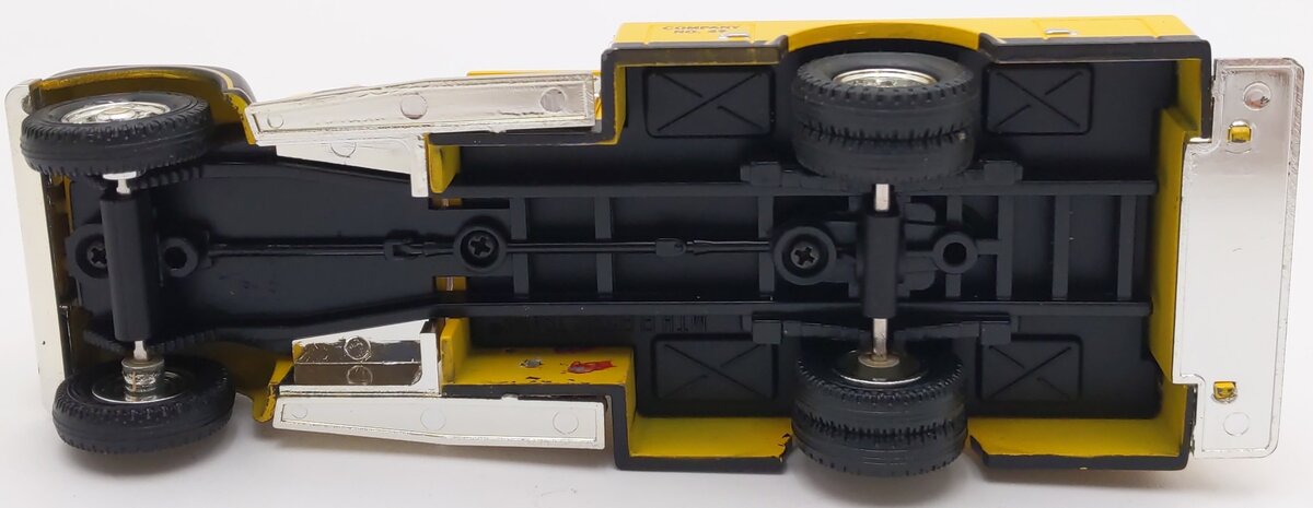 MTH 30-50035 O Scale RailKing Yellow Die-Cast Fire Truck EX/Box