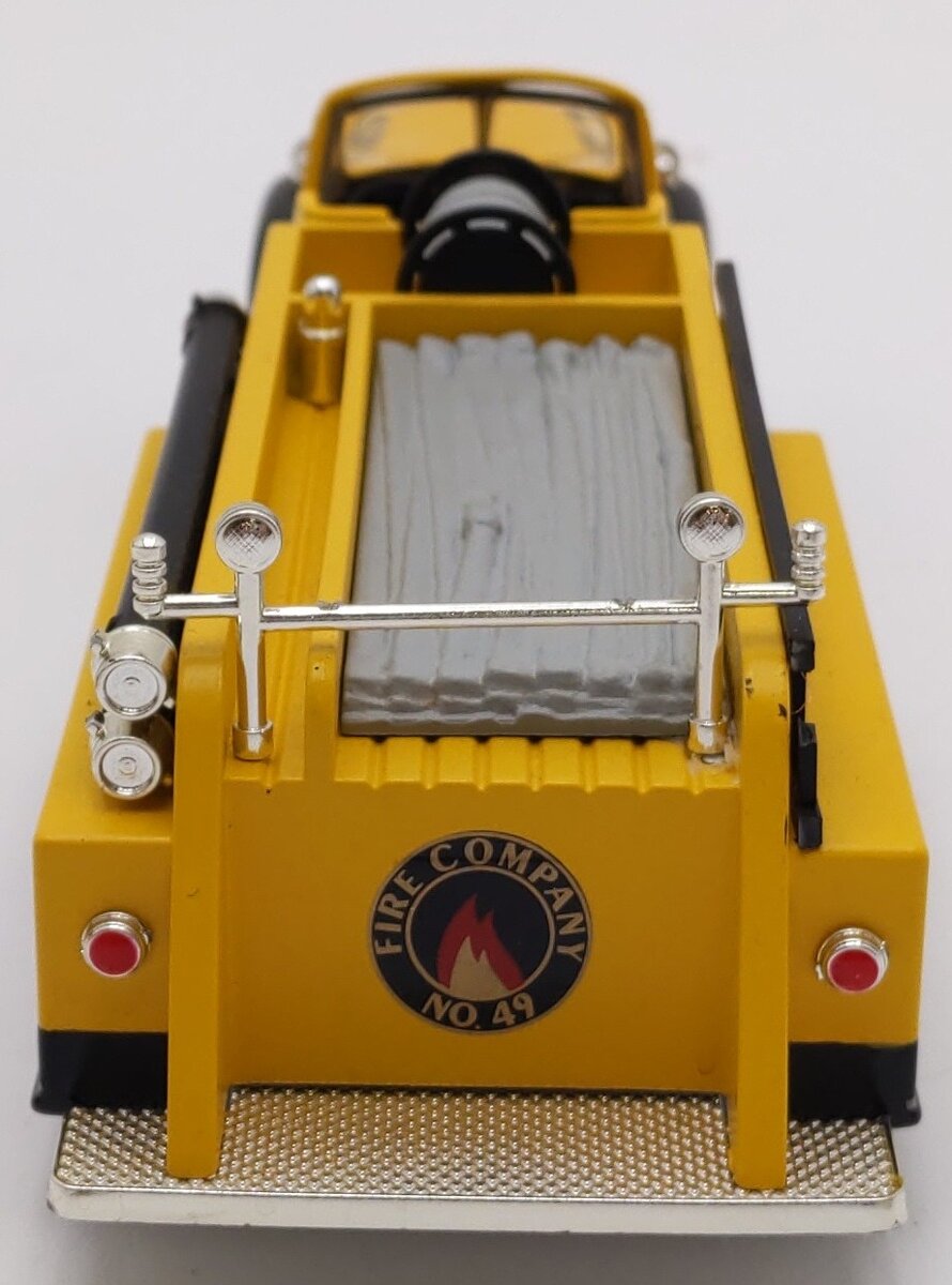 MTH 30-50035 O Scale RailKing Yellow Die-Cast Fire Truck EX/Box