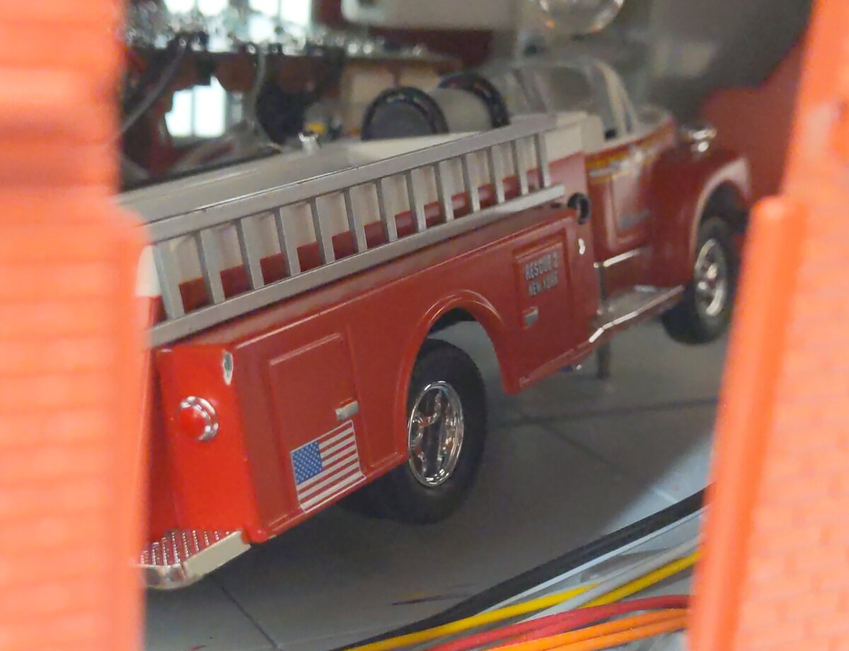 MTH 30-9136 O Operating Firehouse VG/Box