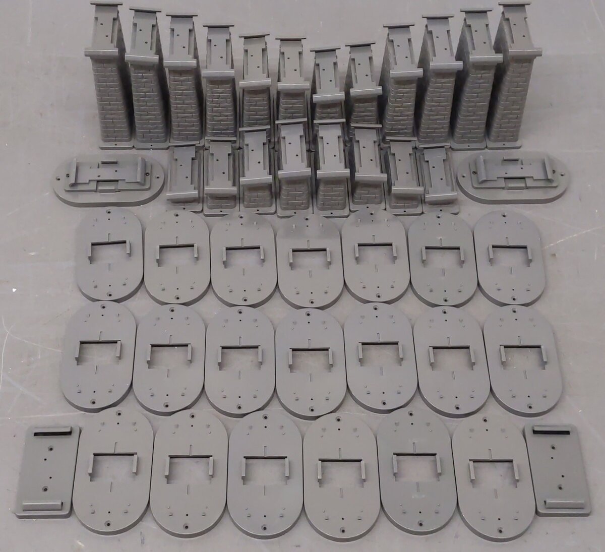 MTH 40-1033 O RealTrax - 24-Piece Graduated Trestle System Set EX/Box
