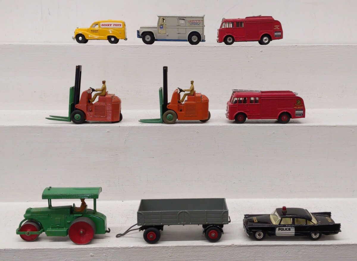 Dinky 1/43 Scale Die-Cast Vehicles [9] EX