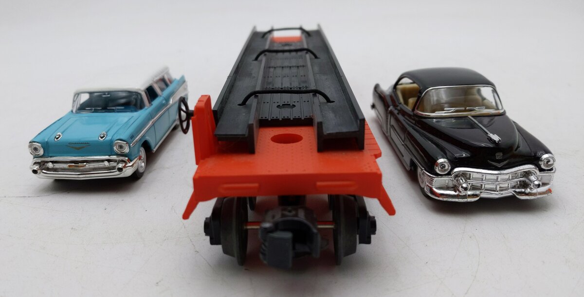 Lionel 6-16933 O Gauge Lionel Lines Flatcar with 2 Automobiles LN/Box