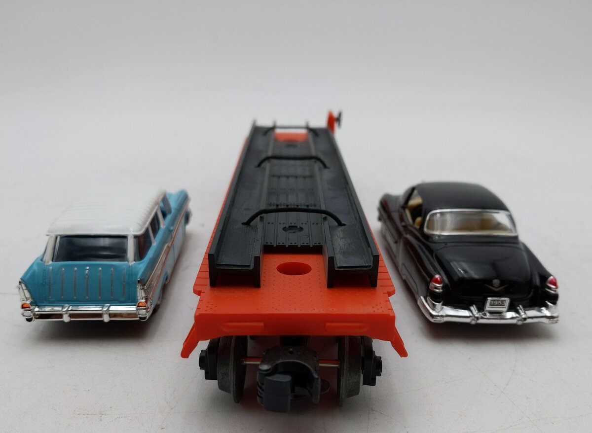 Lionel 6-16933 O Gauge Lionel Lines Flatcar with 2 Automobiles LN/Box