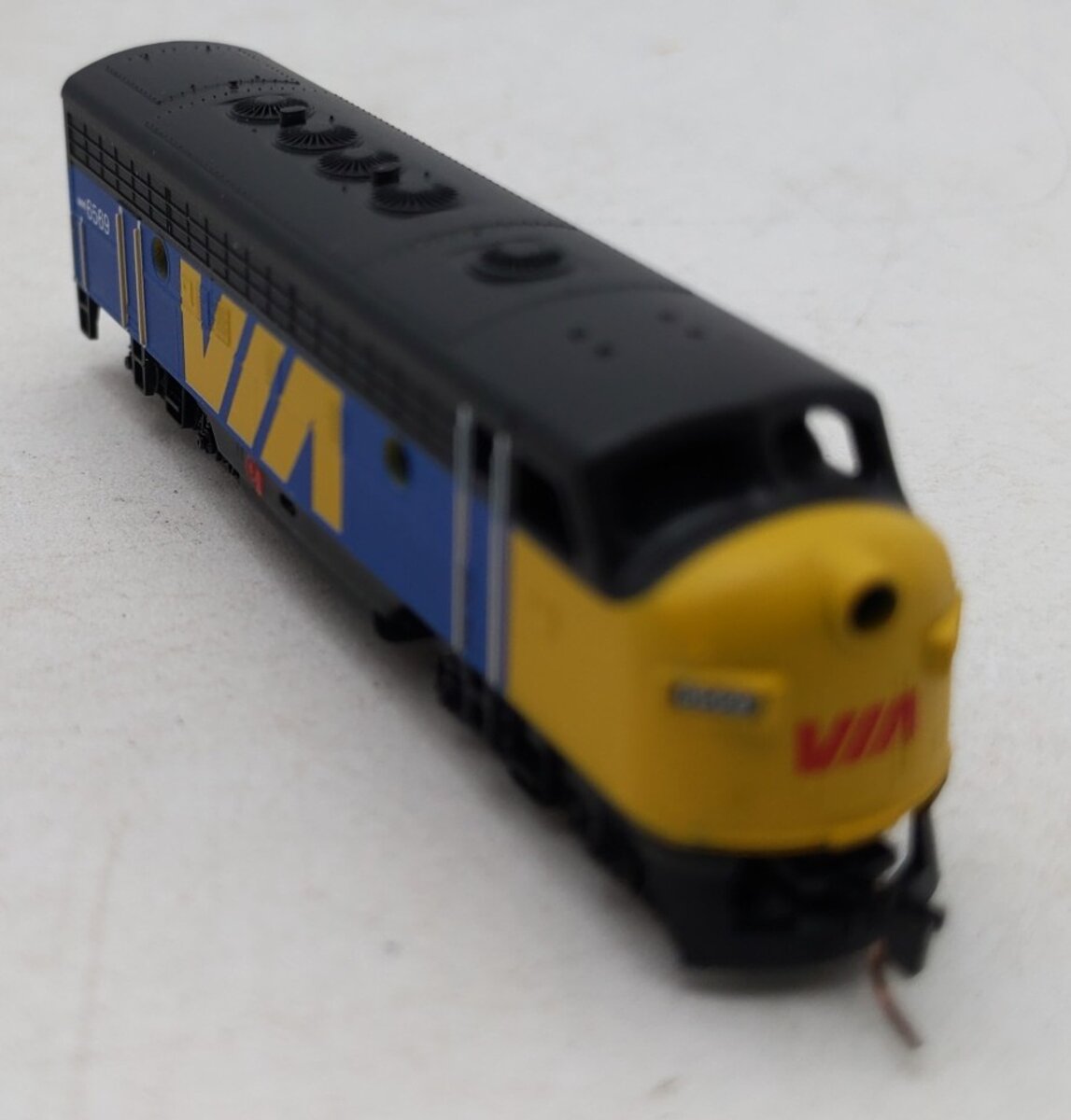 Micro-Trains 98001450 Z VIA Rail EMD F7 A Unit Powered Diesel Locomotive #6569 EX/Box