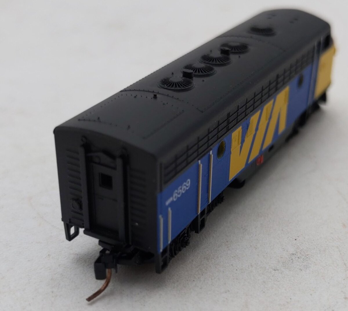 Micro-Trains 98001450 Z VIA Rail EMD F7 A Unit Powered Diesel Locomotive #6569 EX/Box