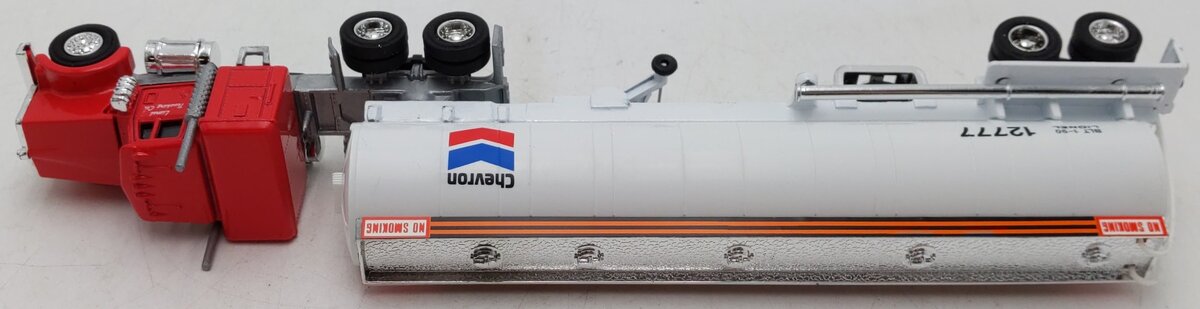 Lionel 6-12777 O Gauge Chevron Tractor and Tanker (Red) EX/Box