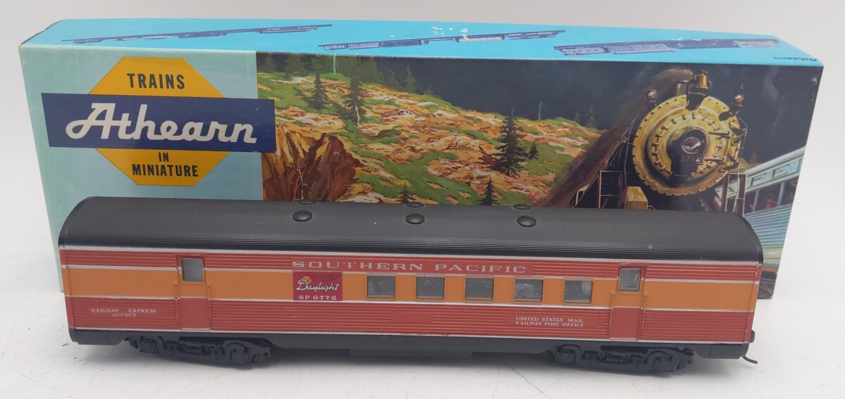 Athearn 1818 HO Scale Southern Pacific Daylight Streamlined Passenger Car #6776 VG/Box