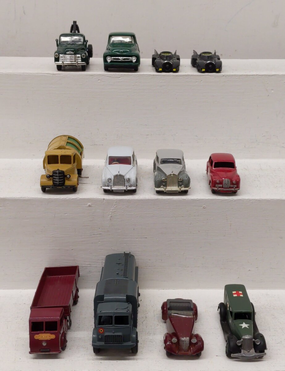 Dinky Toys, ERTL & Road Champs 1:43 Die-Cast Vehicles [12] EX