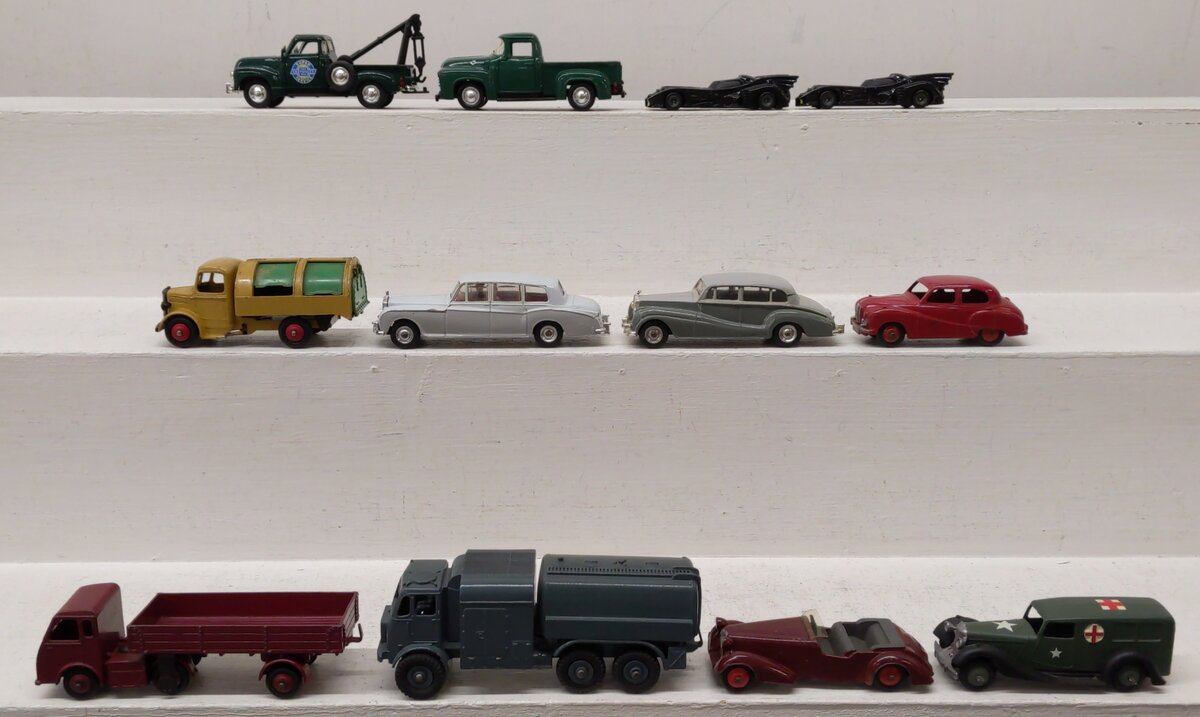 Dinky Toys, ERTL & Road Champs 1:43 Die-Cast Vehicles [12] EX