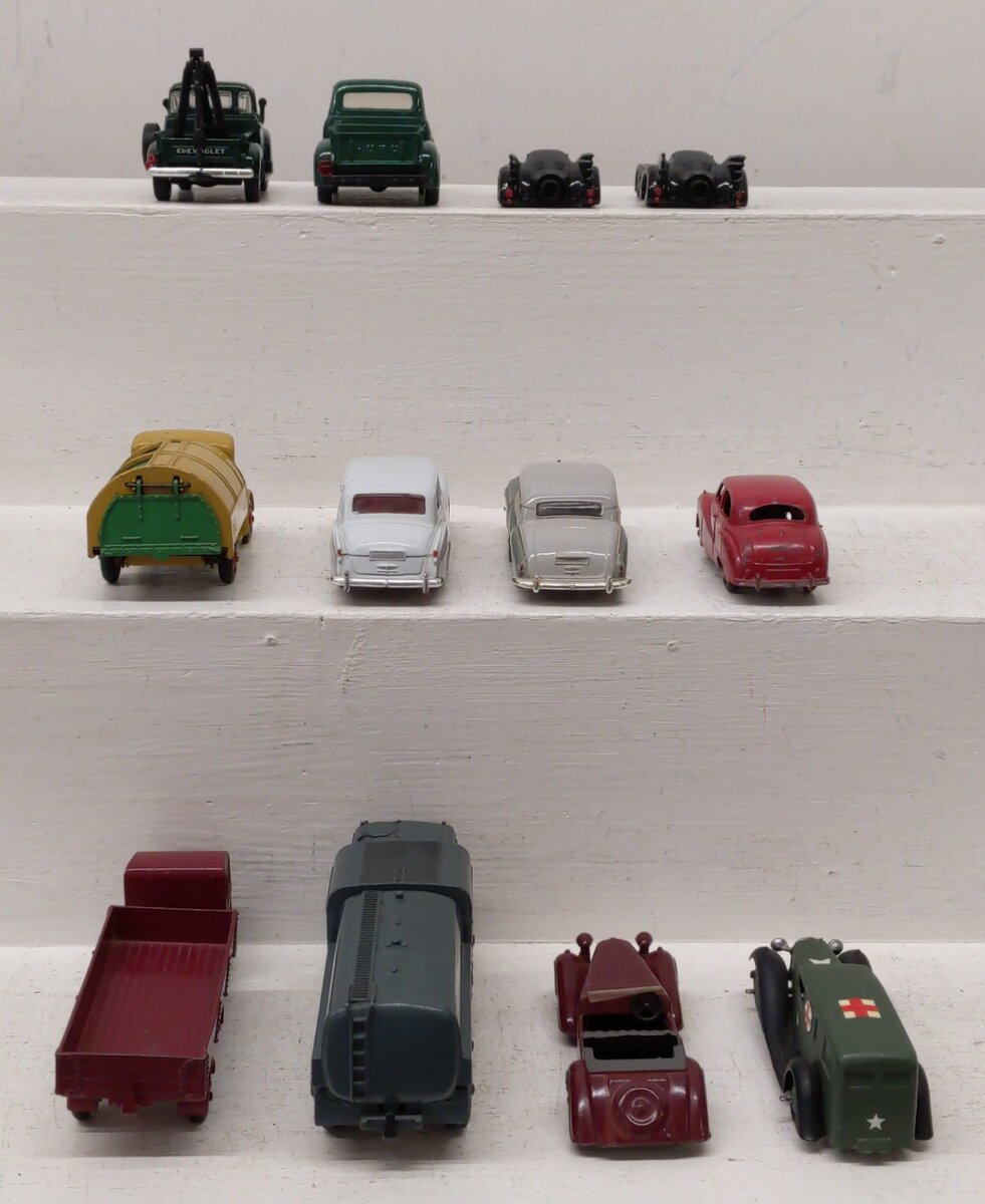 Dinky Toys, ERTL & Road Champs 1:43 Die-Cast Vehicles [12] EX