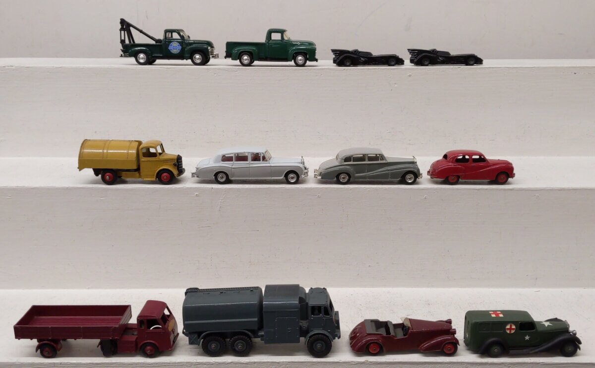 Dinky Toys, ERTL & Road Champs 1:43 Die-Cast Vehicles [12] EX