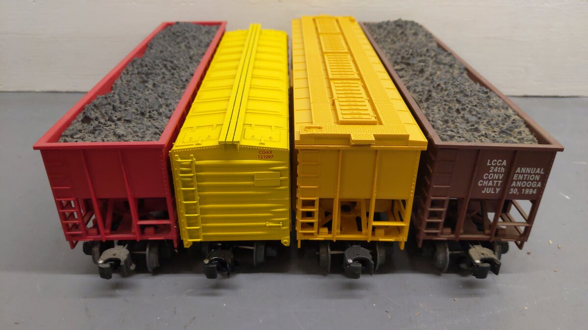 Lionel and Others O Assorted Freight Cars 360794, 121091, 844304, 17127 [4] EX/Box