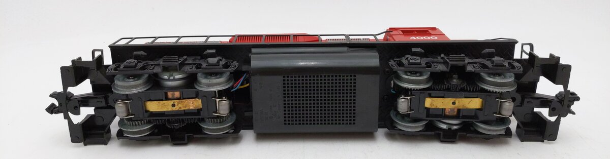 Lionel 6-18825 O Gauge Soo Line GP-38-2 Diesel Locomotive #4000 LN/Box