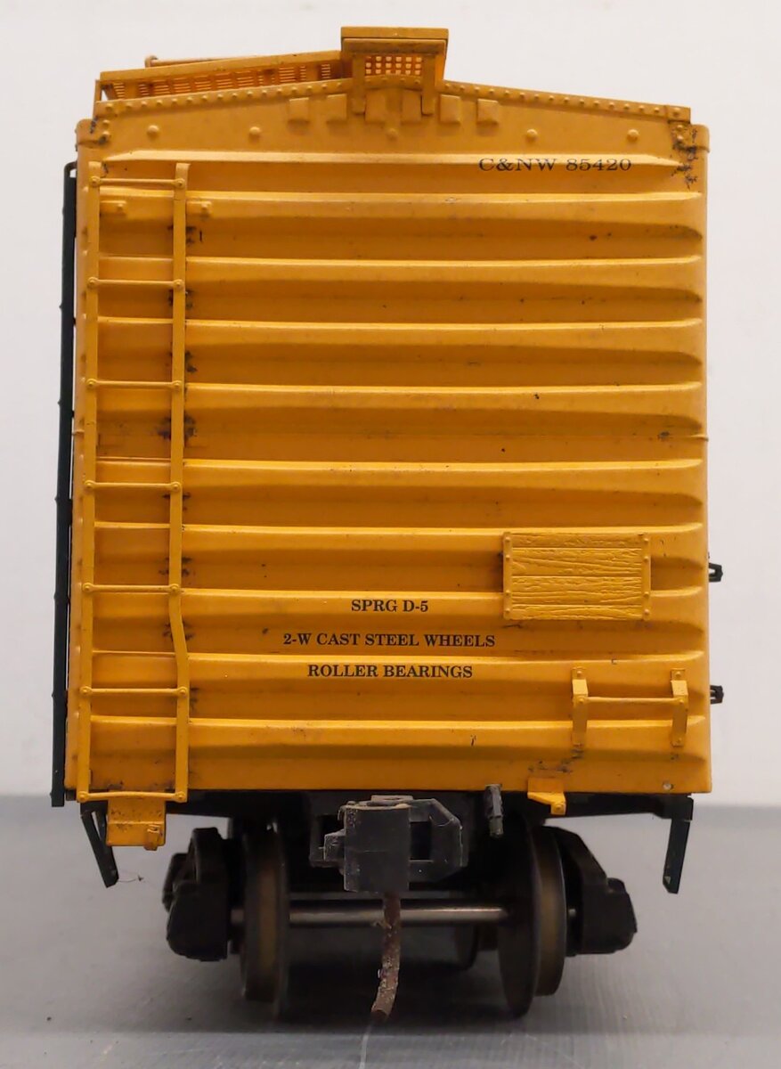 USA Trains R19212B G Chicago & North Western 40 Ft. PS-1 Simulated Steel Box Car VG/Box