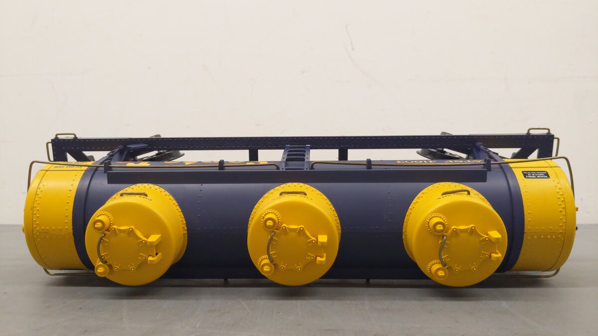 Aristo-Craft 41603 Santa Fe Triple Dome Tank Car EX/Box