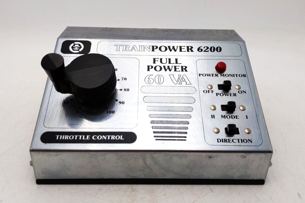 MRC 6200 Trainpower Power Pack (Silver) EX/Box