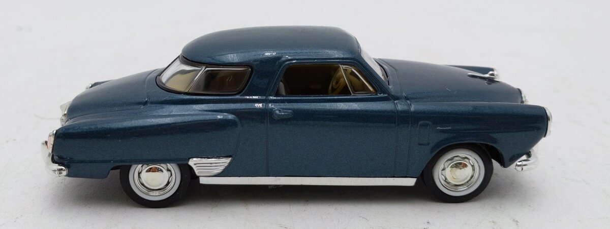 Road Signature 94249 1:43 1950 Dark Blue Studebaker Champion LN/Box