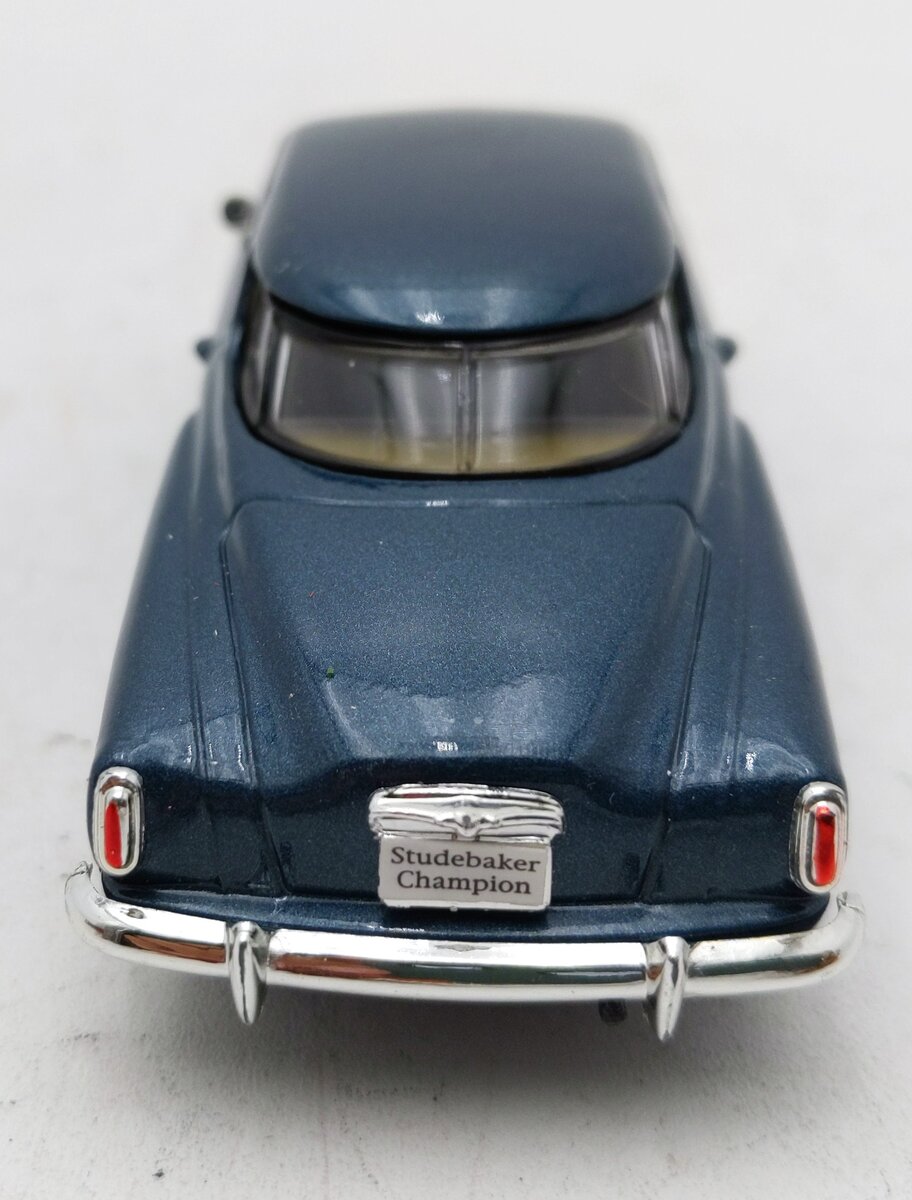 Road Signature 94249 1:43 1950 Dark Blue Studebaker Champion LN/Box
