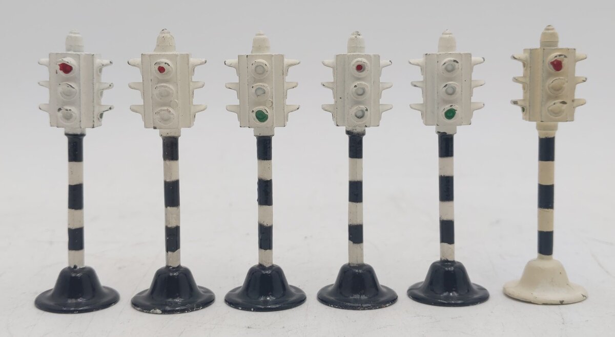 Dinky Vintage Metal 4-Way Traffic Signal [6] VG