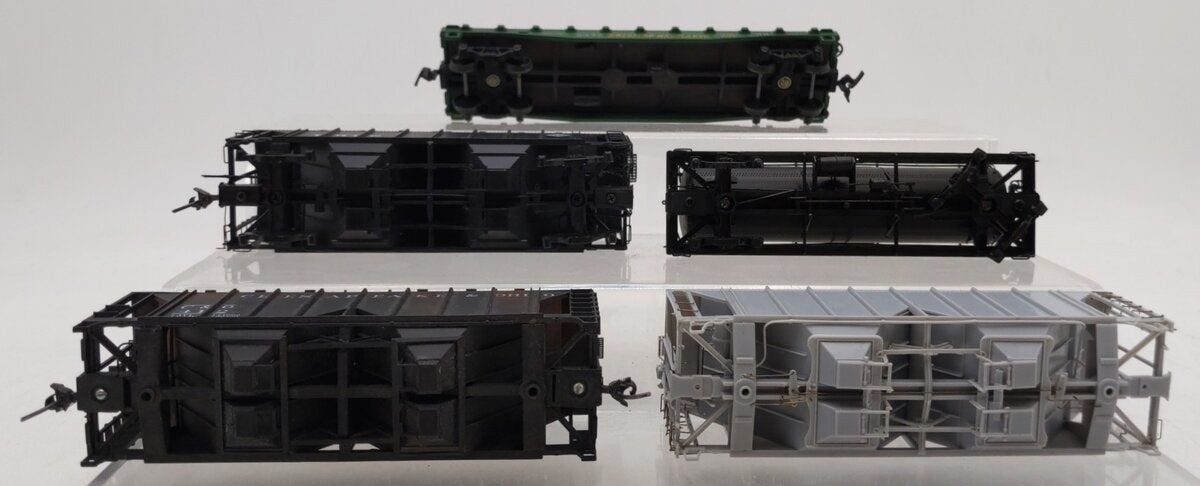 HO Scale Assorted Freight Cars- #21036/412/77340/2475 [5]