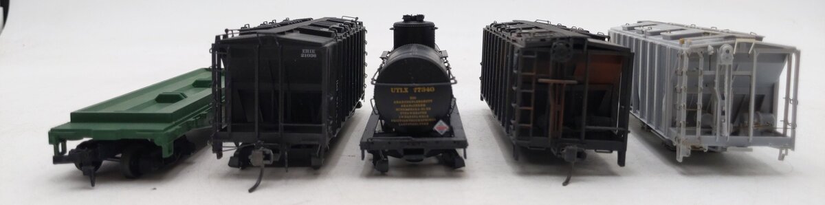 HO Scale Assorted Freight Cars- #21036/412/77340/2475 [5]