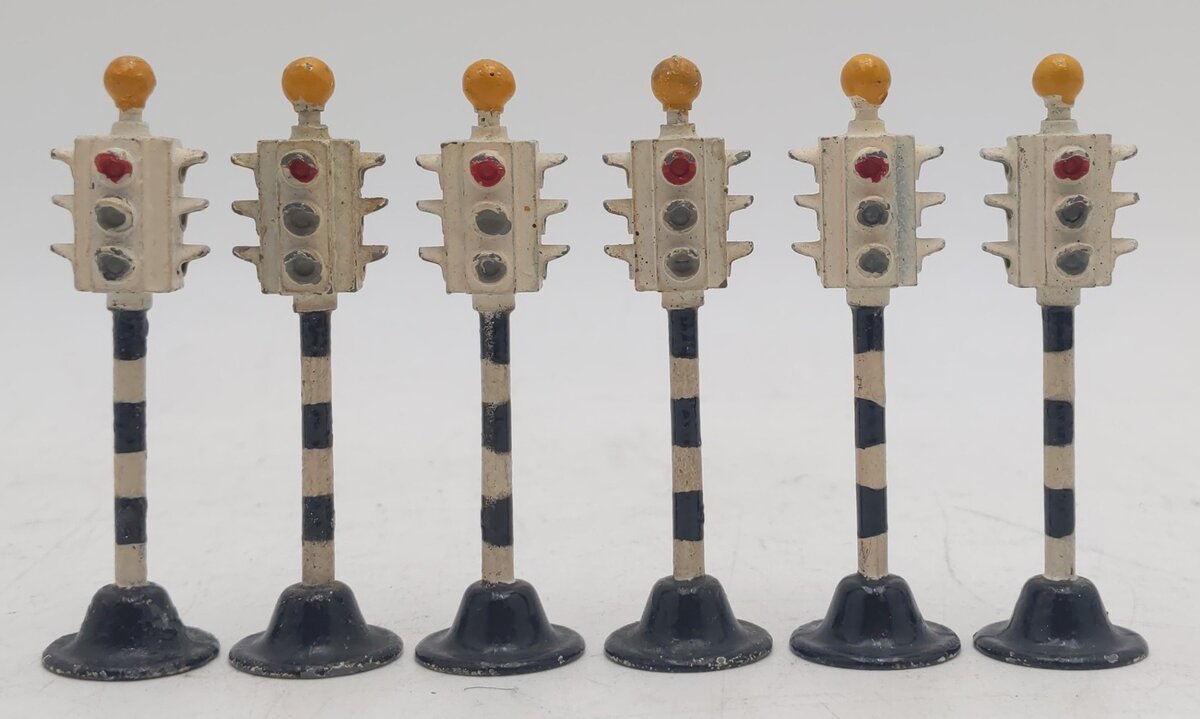 Dinky Vintage Metal Four-Way Traffic Signal [6] VG