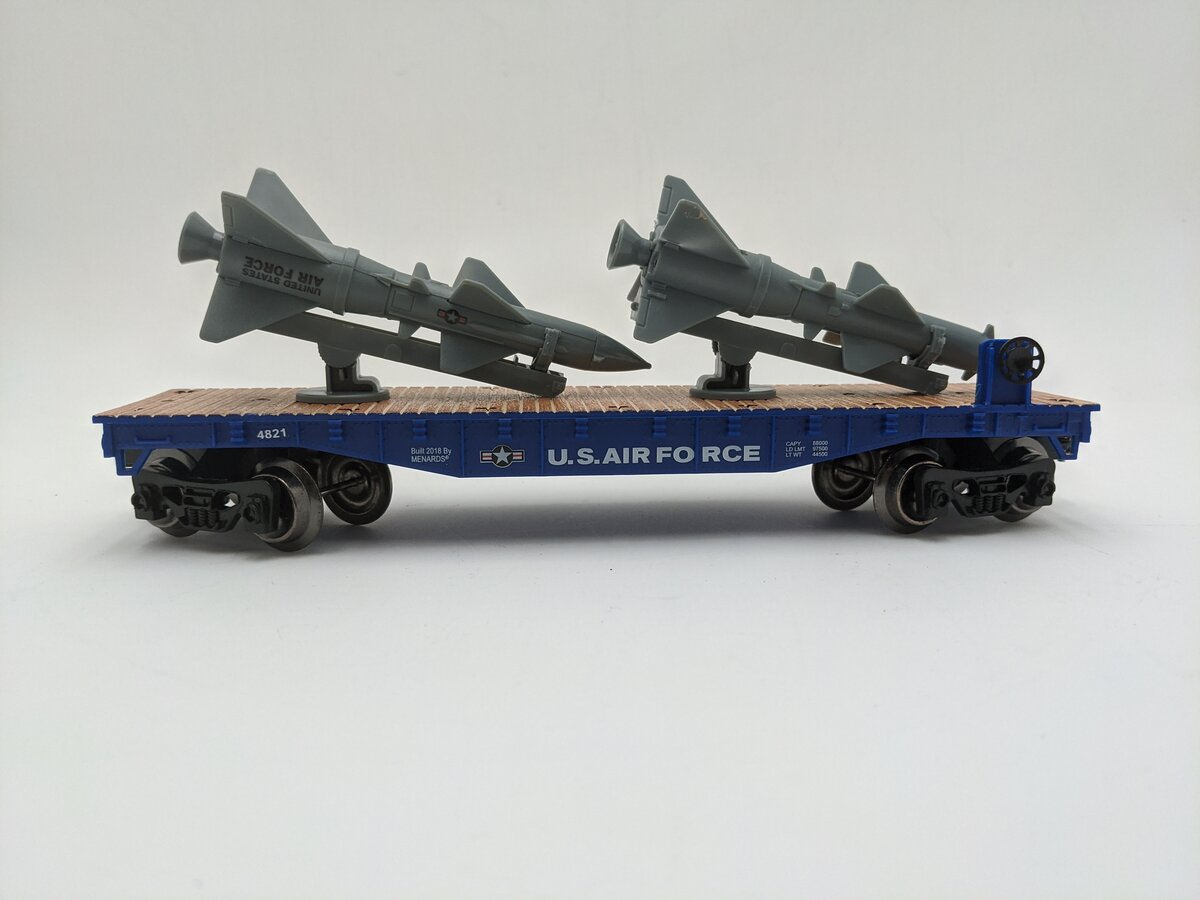 Menards 279-4490 O Scale US Airforce Flatcar w/ 2 Rockets #4121 EX