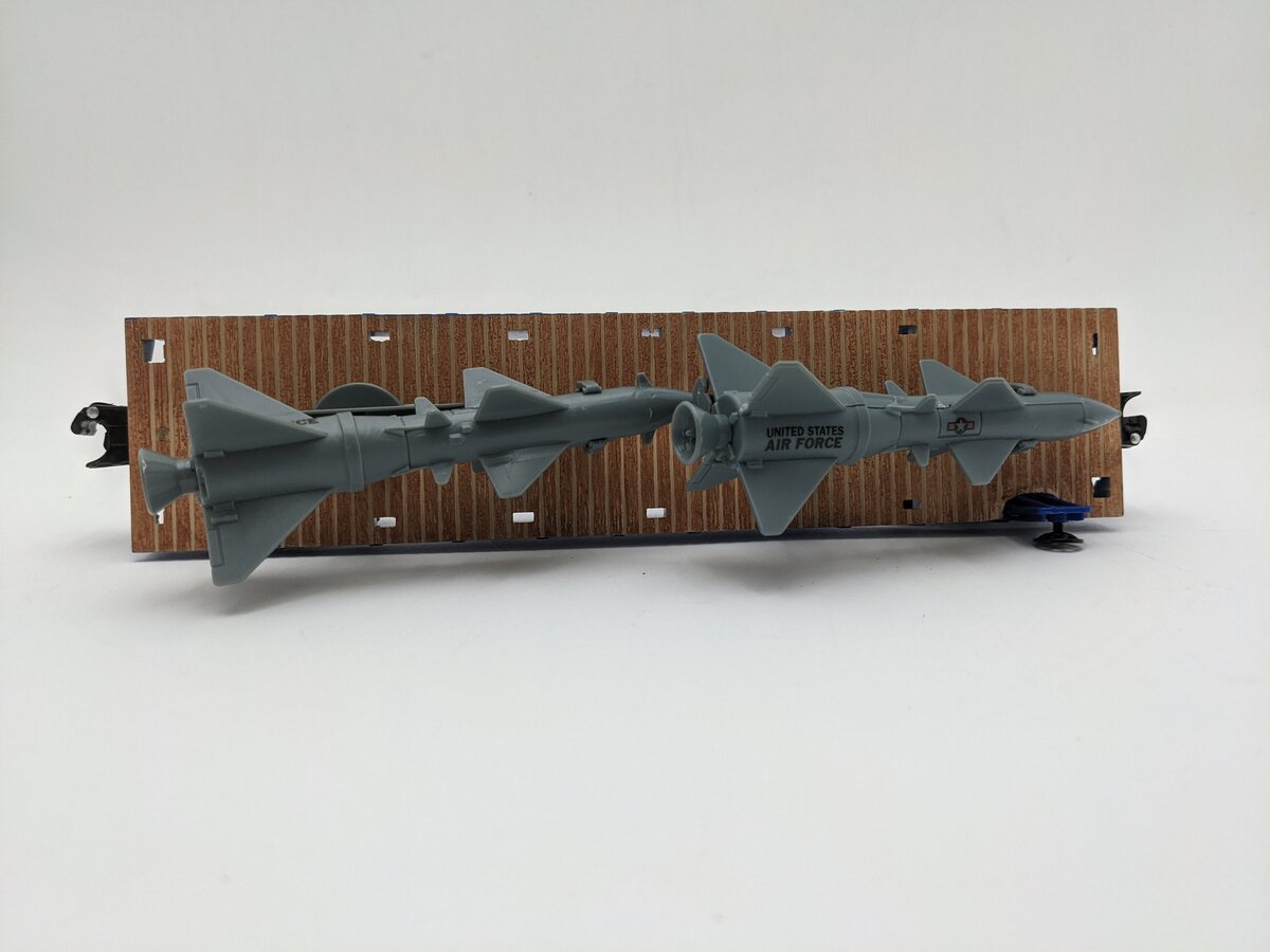 Menards 279-4490 O Scale US Airforce Flatcar w/ 2 Rockets #4121 EX