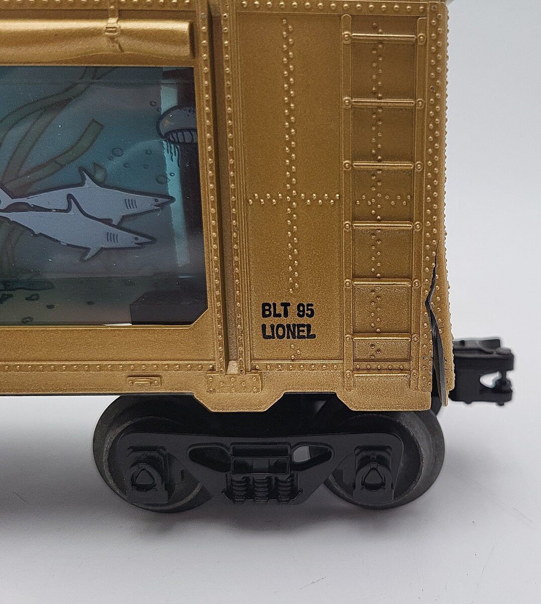 Lionel 6-16681 O Gauge Gold Animated Shark Aquarium Car VG