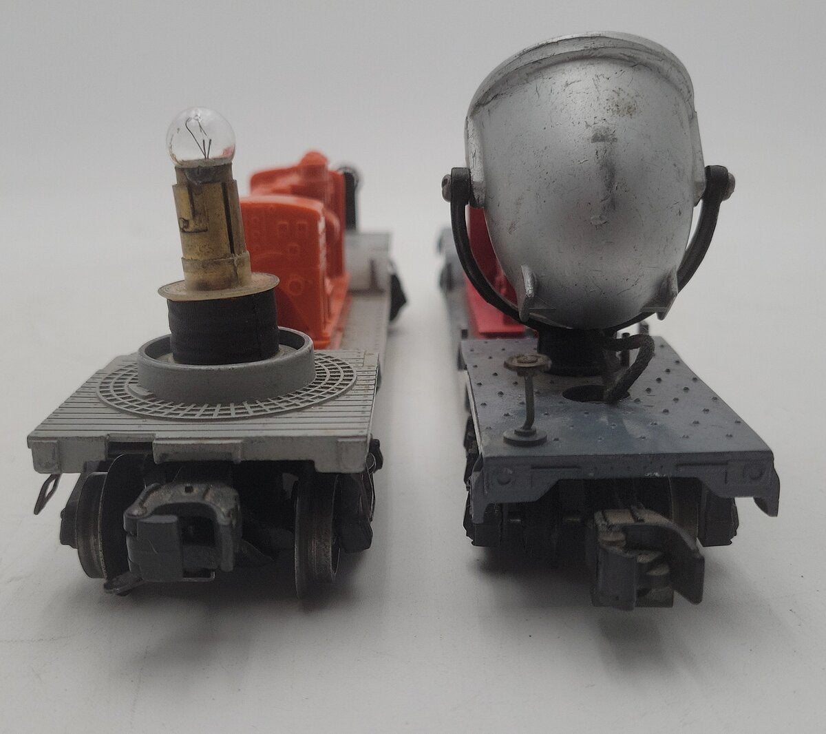 Lionel & American Flyer S and O Gauge Assorted Searchlight Cars: 7210, 3620 [2] VG