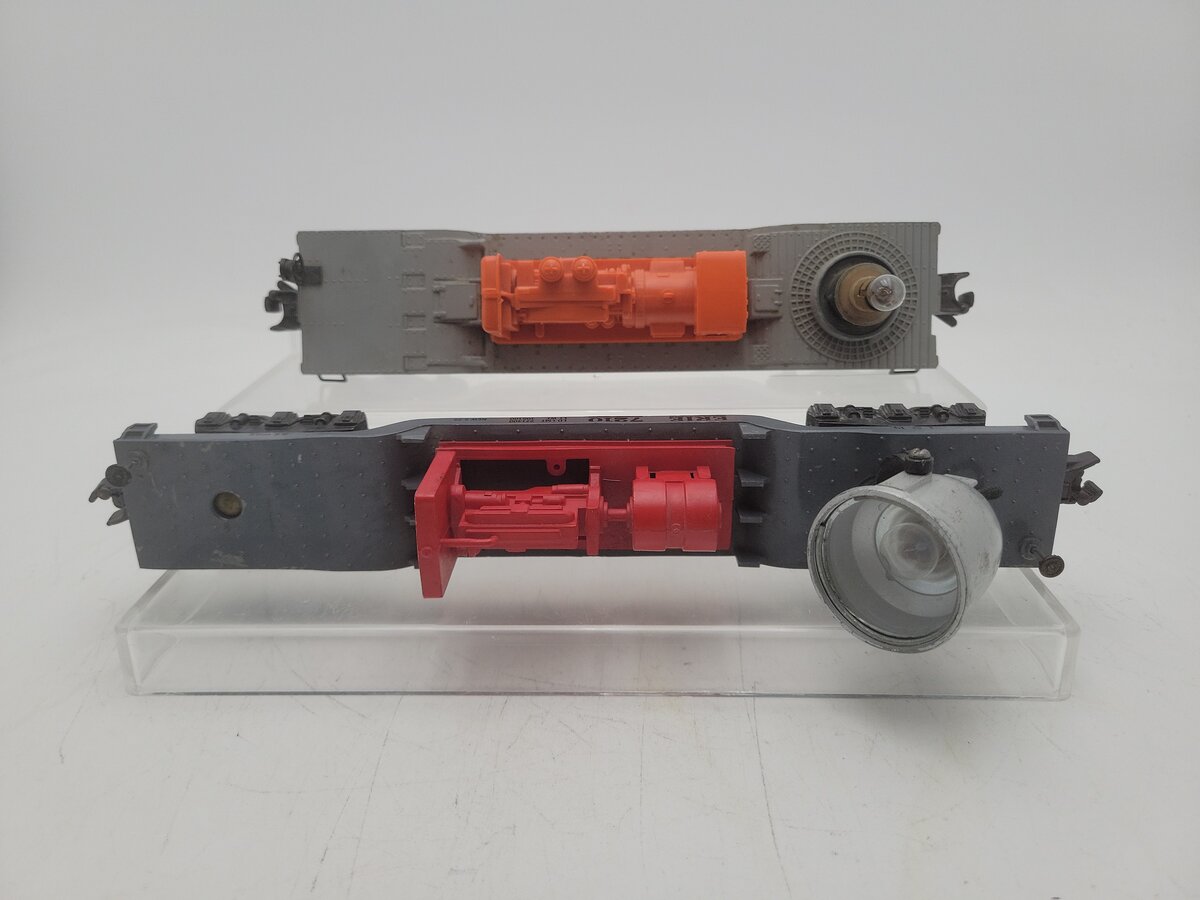 Lionel & American Flyer S and O Gauge Assorted Searchlight Cars: 7210, 3620 [2] VG
