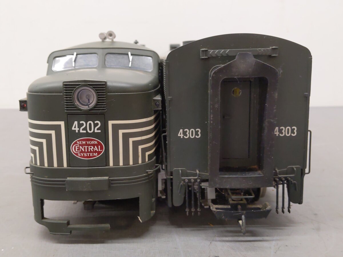 USA Trains R22502 G Scale NYC Alco PA-1/B-1 Diesel Locomotive Set #4202/4303 VG