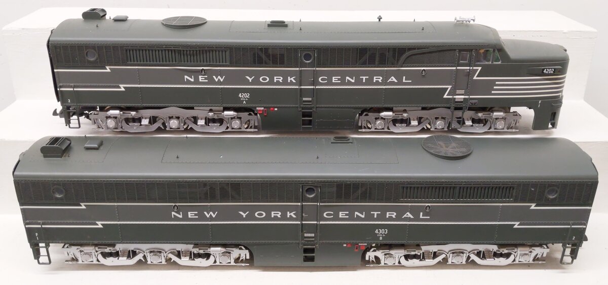 USA Trains R22502 G Scale NYC Alco PA-1/B-1 Diesel Locomotive Set #4202/4303 VG