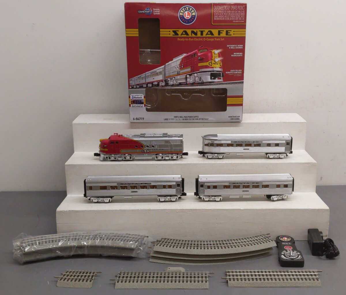 Lionel 6-84719 O Gauge Santa Fe Super Chief LionChief Train Set with Bluetooth EX/Box